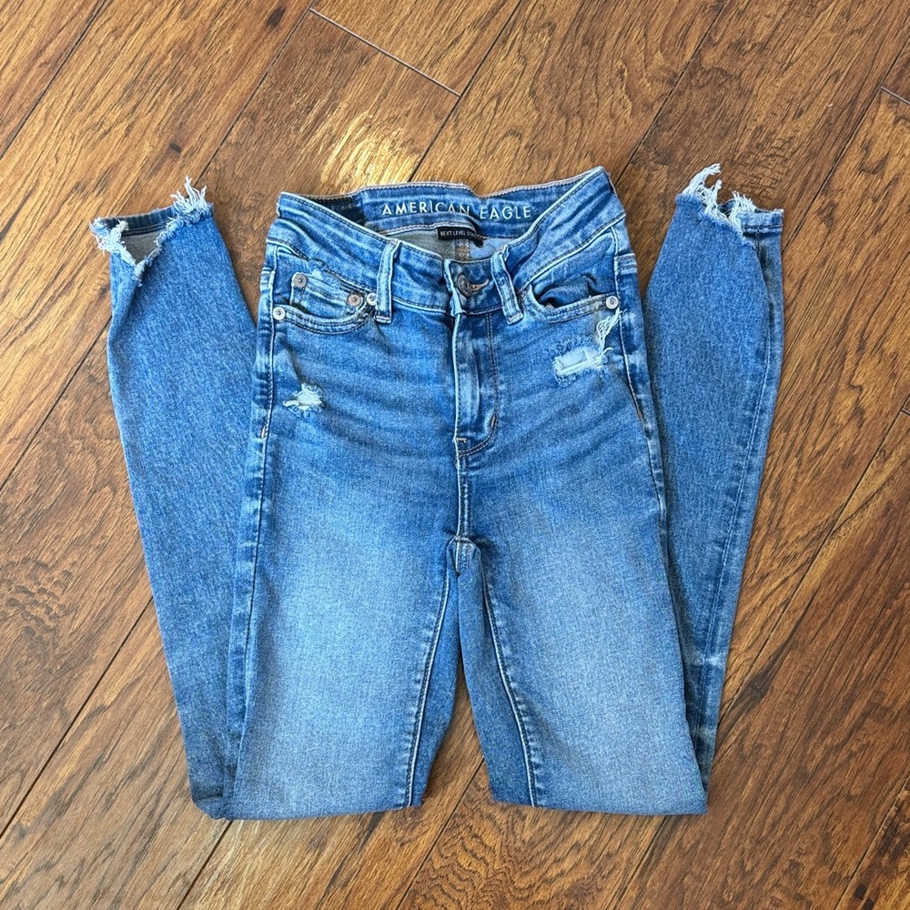 American Eagle Outfitters Medium wash Distressed High-Rise Skinny Jeans size 000